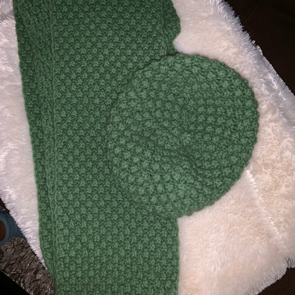 Pine green winter scarf and beret set!